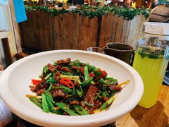 小炒黄牛肉-老滇山寨•云南特色菜•地方菜•民族风情歌舞表演(金碧店)