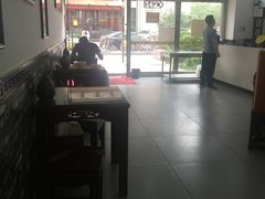 大堂-牛一嘴·兰州牛肉面·大盘鸡(财富中心店)