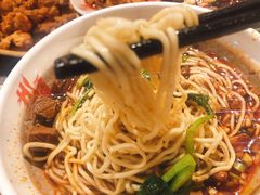 -爆炸头阿姨小四川正宗川味小吃(无任何分店)