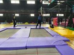 -嘿哟动霸CHUA·新潮玩运动娱乐中心·蹦床滑冰团建乐园
