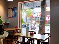 靠窗位-乐达酸菜鱼面(山师东路店)