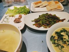 -乔家小院•非遗驴肉•本地小海鲜(滨河路店)