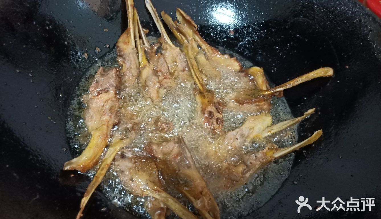 第一次做香炸鸭下巴，好吃又过瘾。