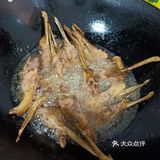 第一次做香炸鸭下巴，好吃又过瘾。