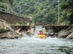 -安吉龙王山峡谷漂流