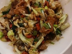 -阿瓦山寨·湘菜现炒·剁椒鱼头王(咸阳总店)