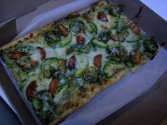 牛油果虾薄饼披萨-阿顾西餐·牛排披萨(北戴河店)