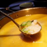 在山川隐溪中品味一道道精致的佳肴，别有意境