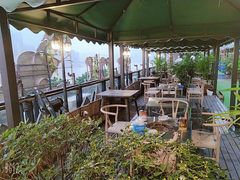餐具摆设-冰冰龙虾·江湖菜·花园江景餐厅