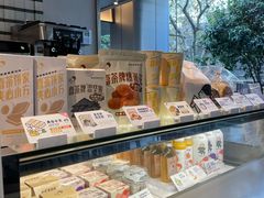 面包甜点陈列柜-喜茶(上海打浦桥日月光gelato lab+店)