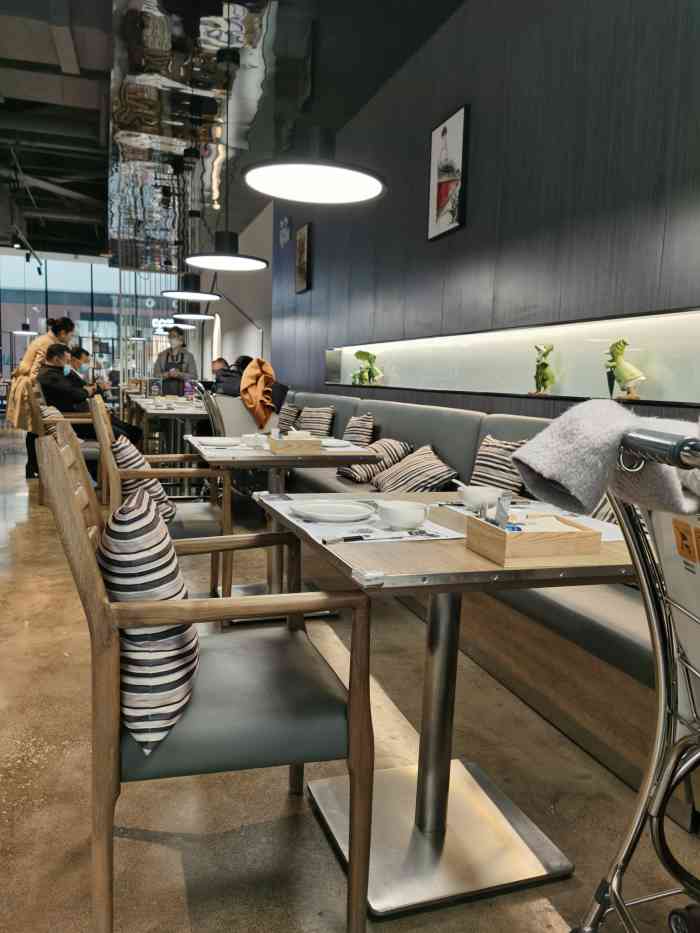 环境机场里面店铺环境还可以比较安静