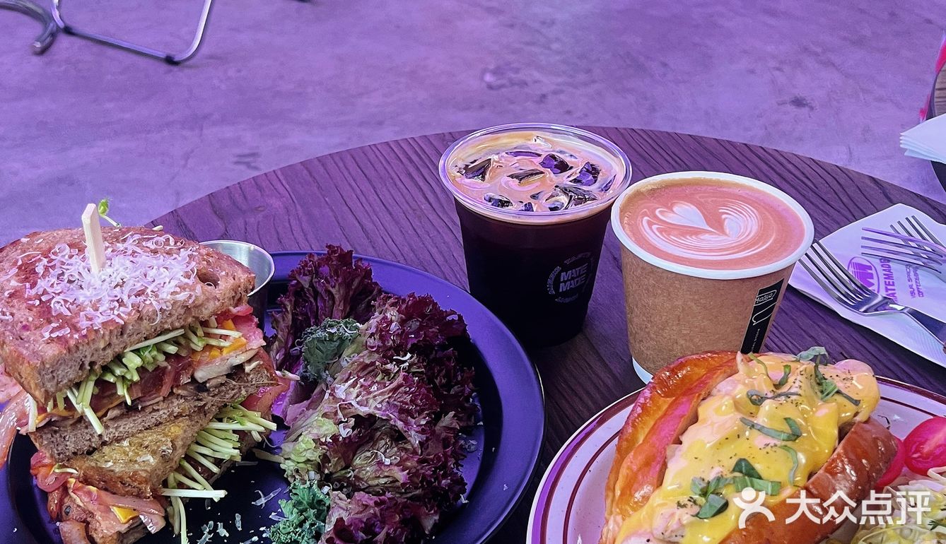 集齐下午茶和小酒馆于一身的咖啡店☕