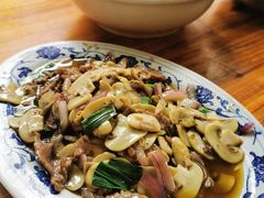 蘑菇炒牛肉片-九九牛肉馆(南山路店)