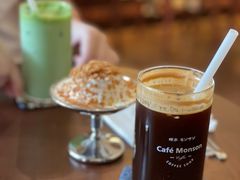 -Café Monson