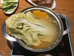 酸萝卜鸭汤锅-德香苑脆皮烤鸭·经典(爱融荟城店)