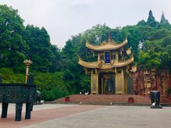 -峨眉山报国寺