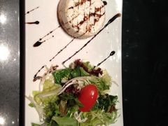 baked&nbsp;Camembert&nbsp;cheese&nbsp;with&nbsp;honey&nbsp;-LA  PETANQUE(泰安路店)
