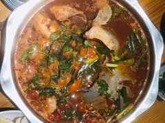 -野山舂·贵州现舂酸汤火锅(鸿通城店)