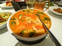 西红柿口蘑煮西兰花-壹零捌道·北京烤鸭(车公庄店)