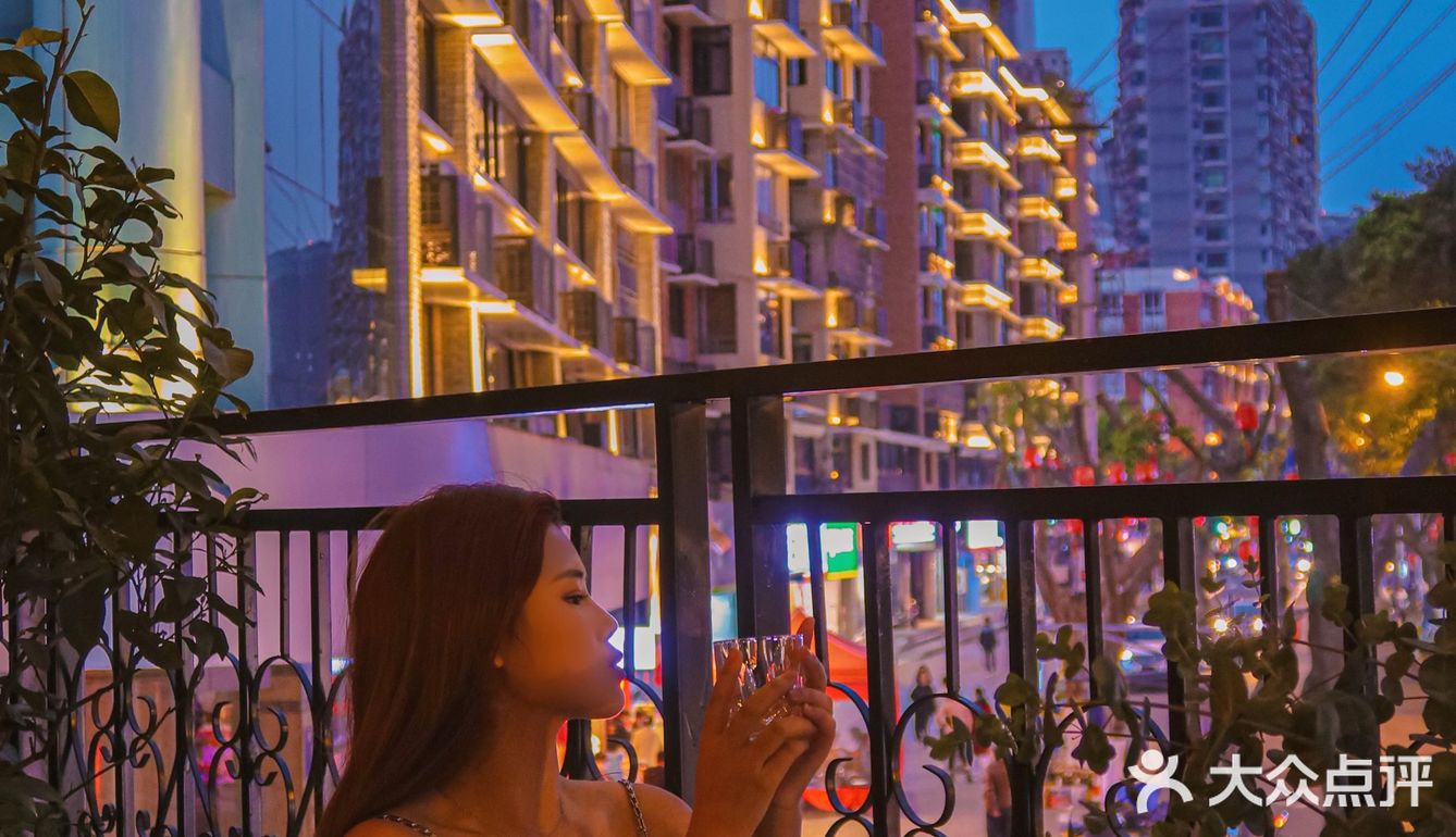 成都探店🌆有着橙色日落的以色列餐酒吧