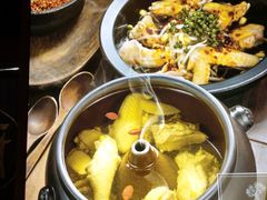 -云海肴·汽锅鸡·云南菜(天山百盛优客店)