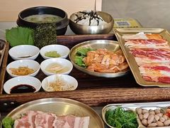 -围炉肉舍•炭烤活鳗•丹东海鲜烤肉(步行街店)