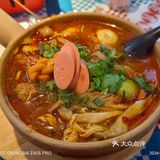 米线就着烤串，美滋滋
