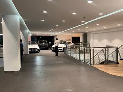 -上海星瀚奔驰4S店(长寿路店)