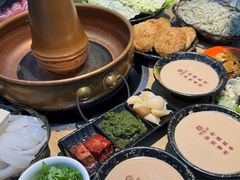 -洞庭洲·防空洞火锅·烧烤·铜锅涮肉(新百广场店)