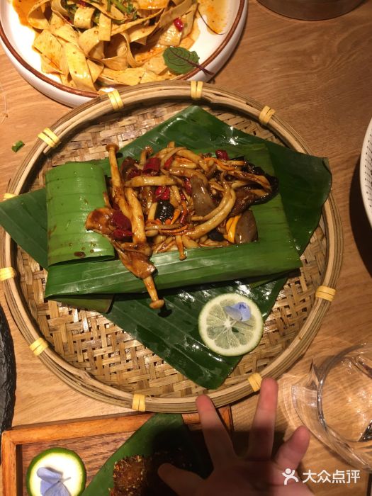 云水瑶意境云南菜餐厅(大悦城店)包烧杂菌图片