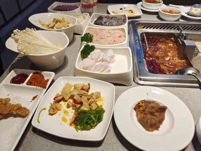 海底捞火锅(安吉万达店)-"99安吉万达三楼,靠近星巴克那个门旁边有.