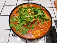 招牌炸酱酸辣米线-肥汁米蘭香港米线(长宁来福士店)