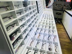 -臻美视爵眼镜·明月·依视路·蔡司折扣店(广渠门店)