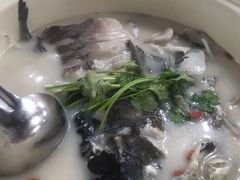 千岛湖浓汤鱼头-万景饭店·鱼街农家菜