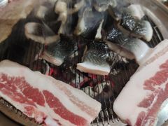 -围炉肉舍•炭烤活鳗•丹东海鲜烤肉(步行街店)