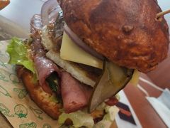 双蛋指椒牛肉汉堡-魏斯理汉堡(西安沣东吾悦店)