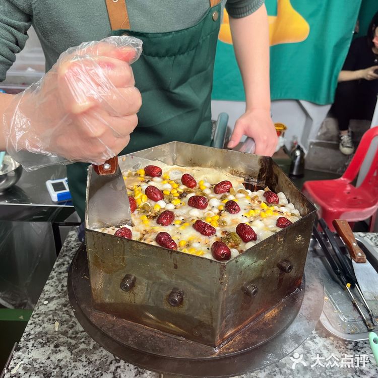 牌坊街的梅花糕，8块一个