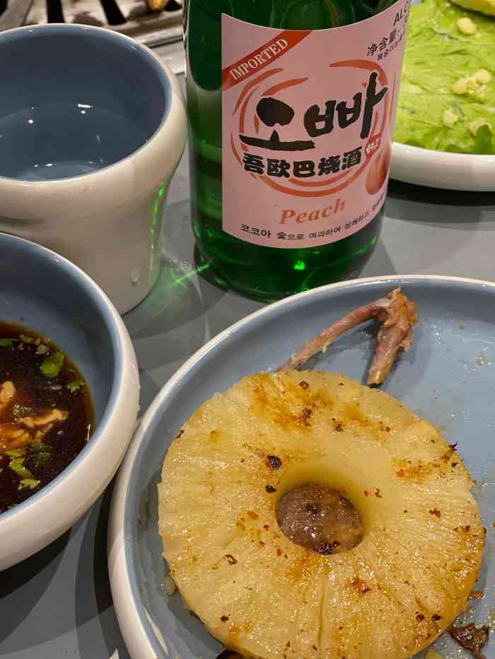 燧人氏烤肉(香港中路店)-"最近很火爆的一家店,服务生不少,但是要.