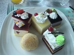 -亚洲国际大酒店·云顶阁旋转自助餐厅