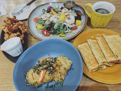 免费美式咖啡-HELLO 27 意面·沙拉·帕尼尼