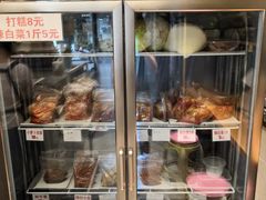 面包甜点陈列柜-传闻来紫菜包饭·打糕(西塔韩百店)