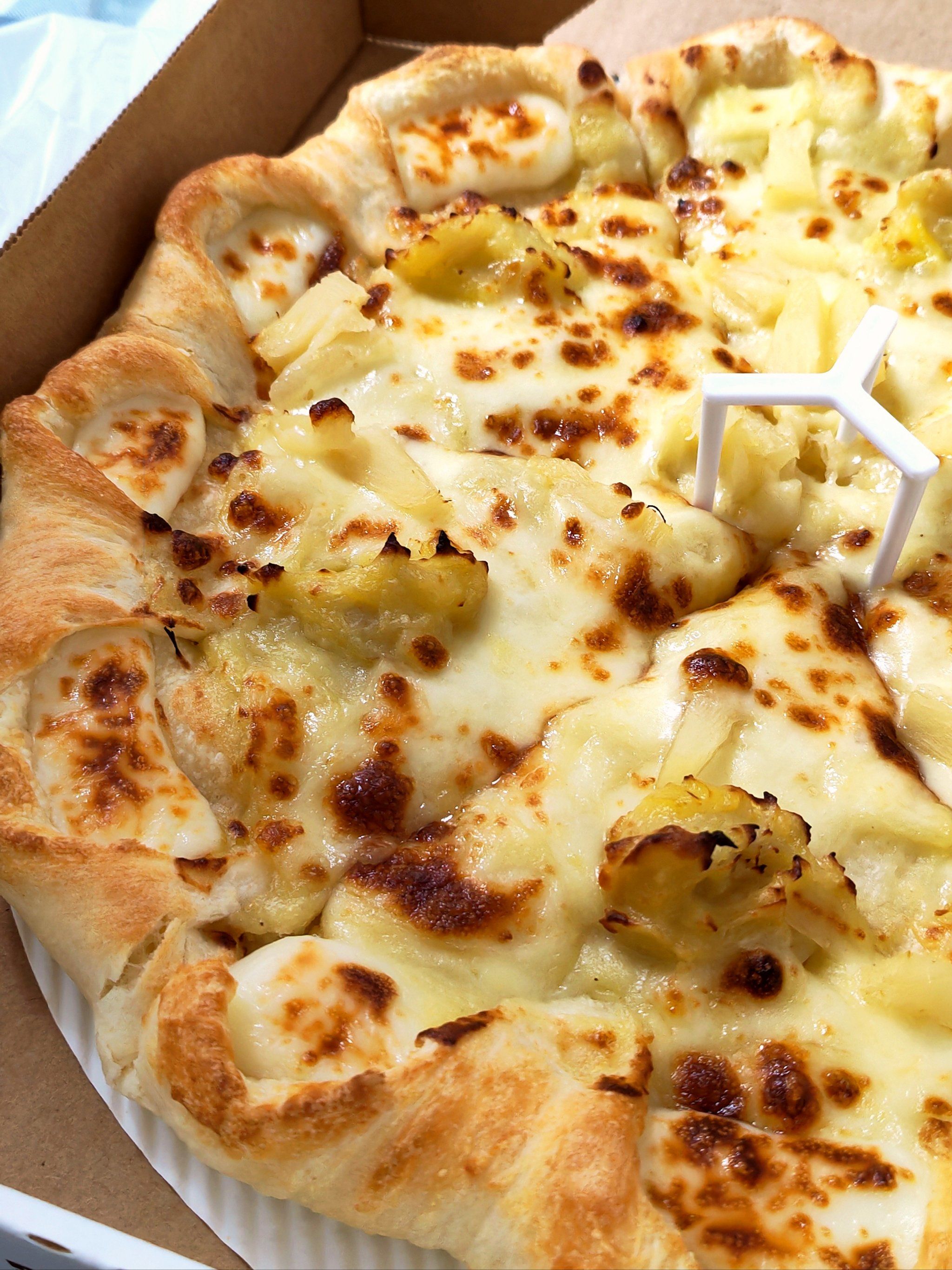 抓住每买一送一的好时机!芝士流心卷边榴莲披萨