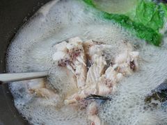 石锅弓鱼-双廊杨记石锅鱼石锅牛肉