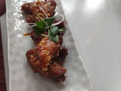 甜辣鸡翅佐以辣蒜汁-WOLFGANG PUCK KITCHEN & BAR(迪士尼小镇店)