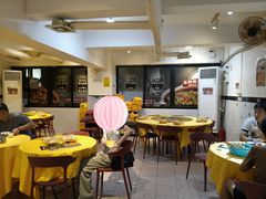 旁边有两张空桌子但是没有叫号-天宝食坊·啫啫煲大排档(西华路店)