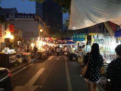 -吴山路夜市