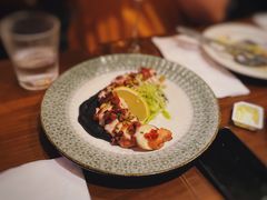 章鱼配墨鱼汁土豆泥-Bistro Les Lilas丁香花小酒馆