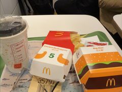 -麦当劳(上海虹桥站30B检票口楼上)