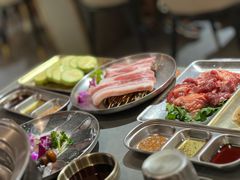 -围炉肉舍•炭烤活鳗•丹东海鲜烤肉(步行街店)