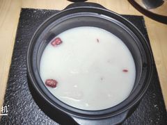 -洪氏嗨捞·广东猪肚鸡·椰子鸡火锅(西咸万象城店)